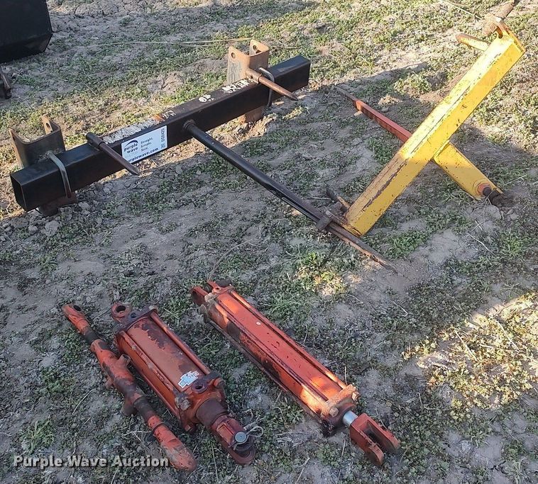 image for item DQ0426 (2) bale spears