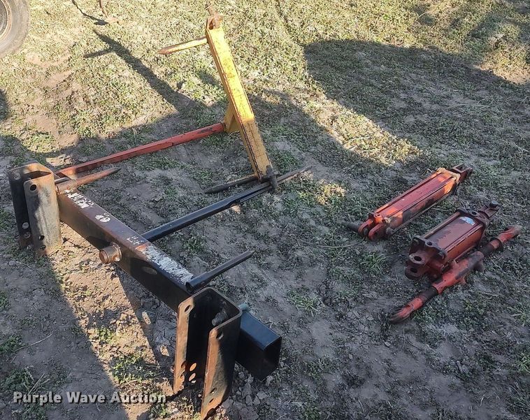 image for item DQ0426 (2) bale spears