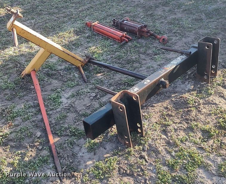 image for item DQ0426 (2) bale spears