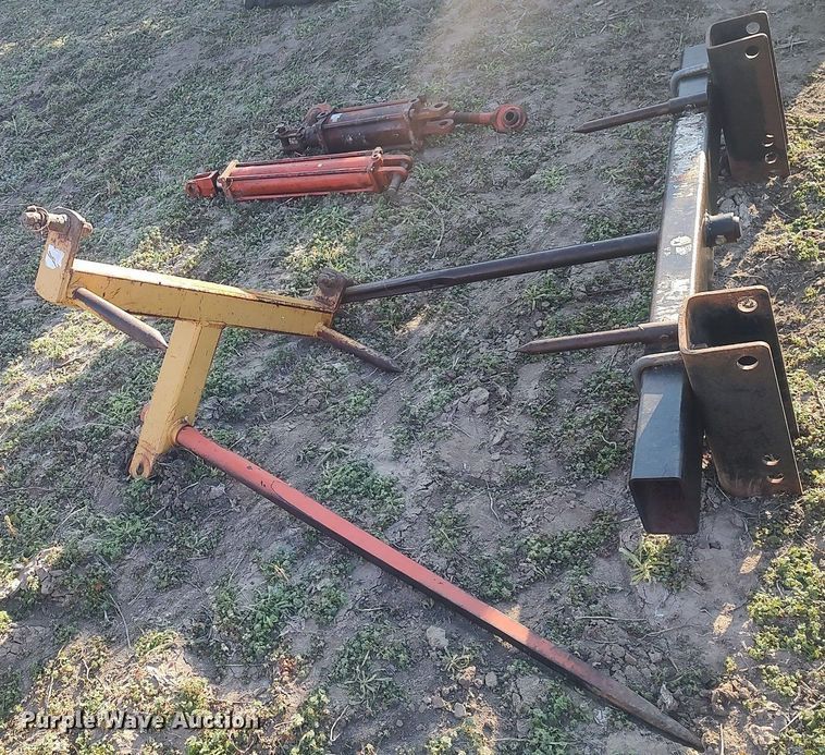 image for item DQ0426 (2) bale spears