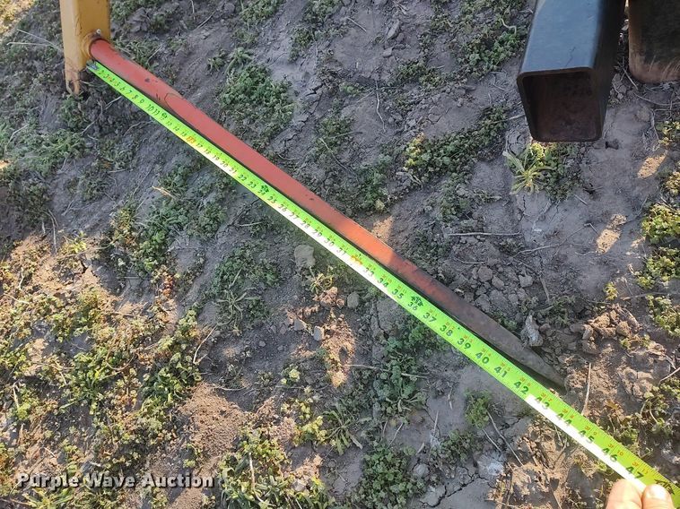 image for item DQ0426 (2) bale spears