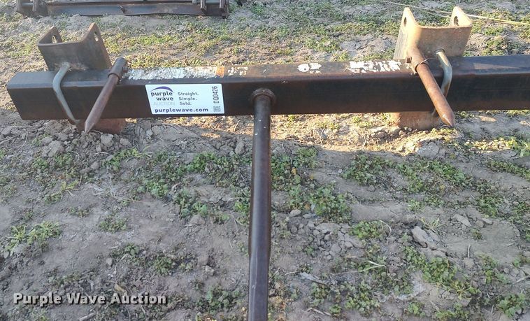 image for item DQ0426 (2) bale spears