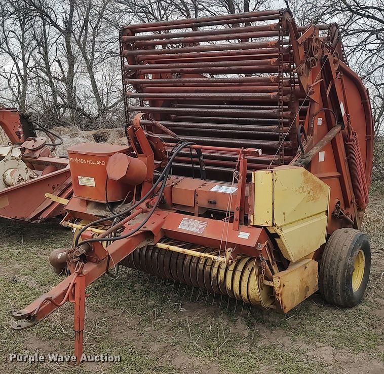 image for item DQ0429 New Holland 850  round baler