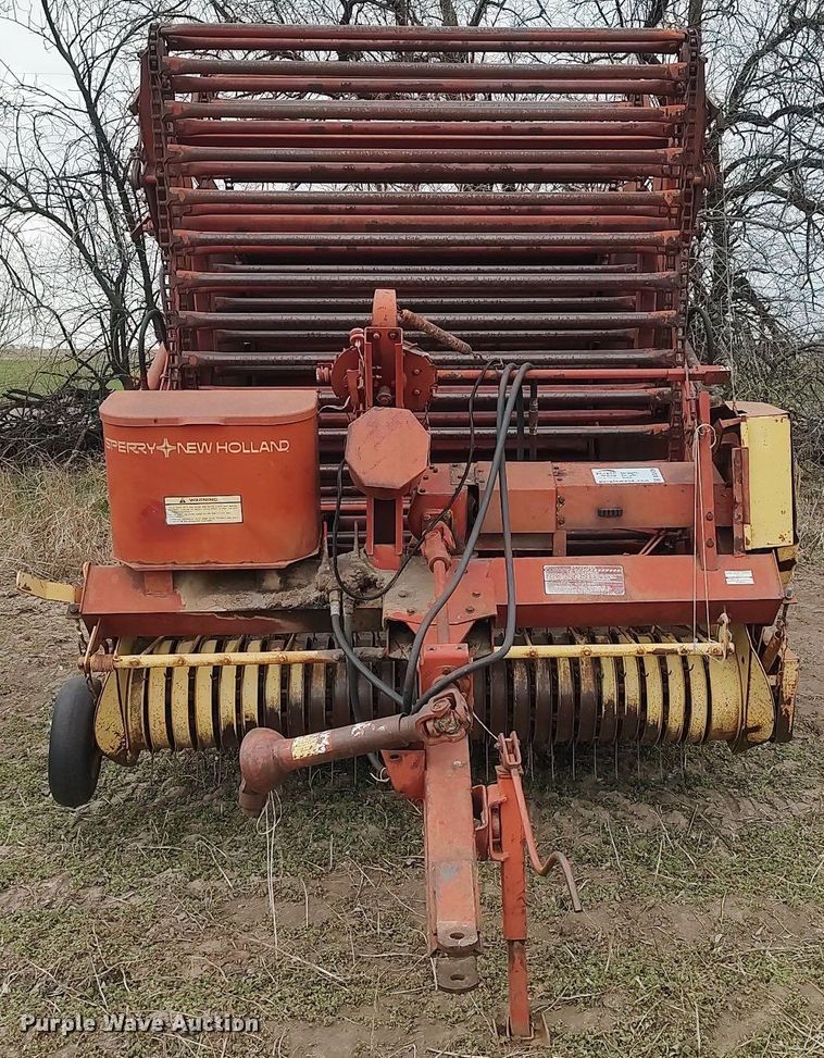 image for item DQ0429 New Holland 850  round baler