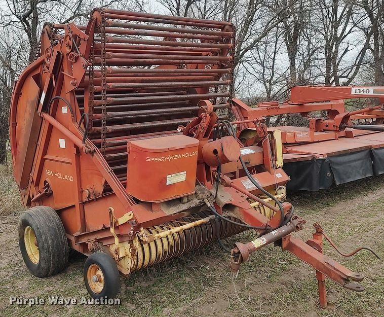 image for item DQ0429 New Holland 850  round baler