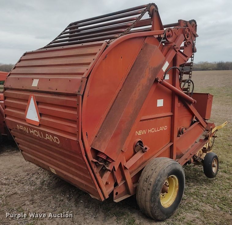 image for item DQ0429 New Holland 850  round baler