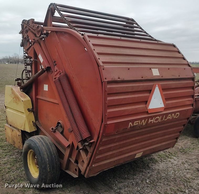 image for item DQ0429 New Holland 850  round baler