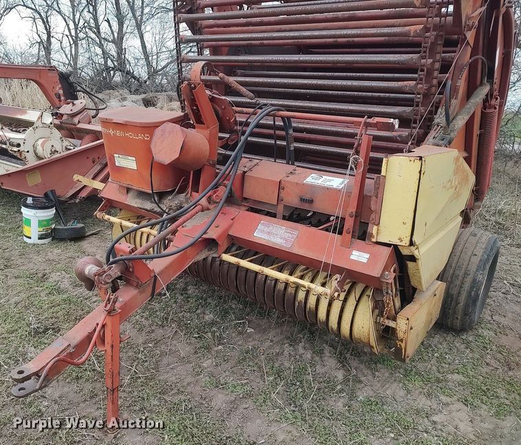 image for item DQ0429 New Holland 850  round baler