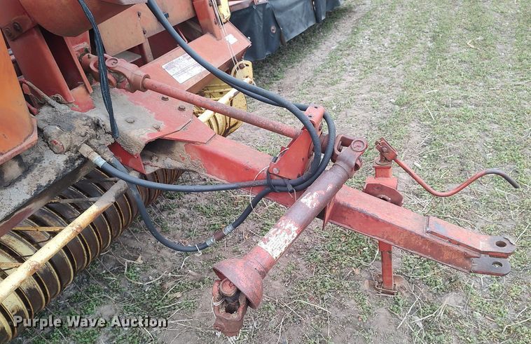 image for item DQ0429 New Holland 850  round baler