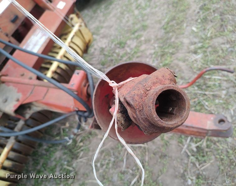 image for item DQ0429 New Holland 850  round baler