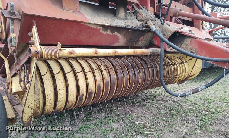 image for item DQ0429 New Holland 850  round baler