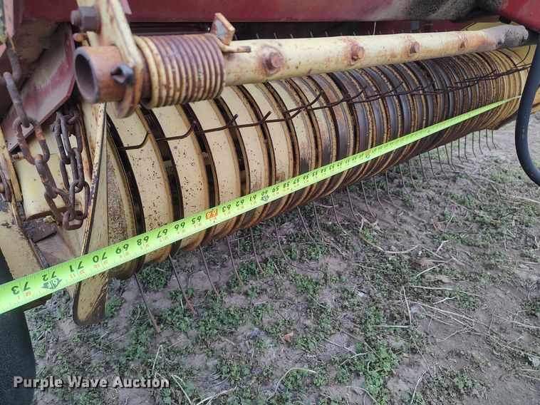 image for item DQ0429 New Holland 850  round baler