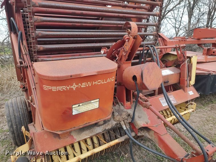 image for item DQ0429 New Holland 850  round baler