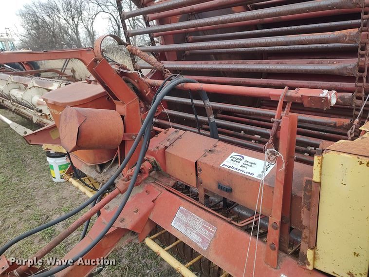 image for item DQ0429 New Holland 850  round baler