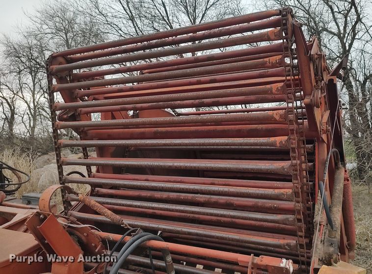 image for item DQ0429 New Holland 850  round baler