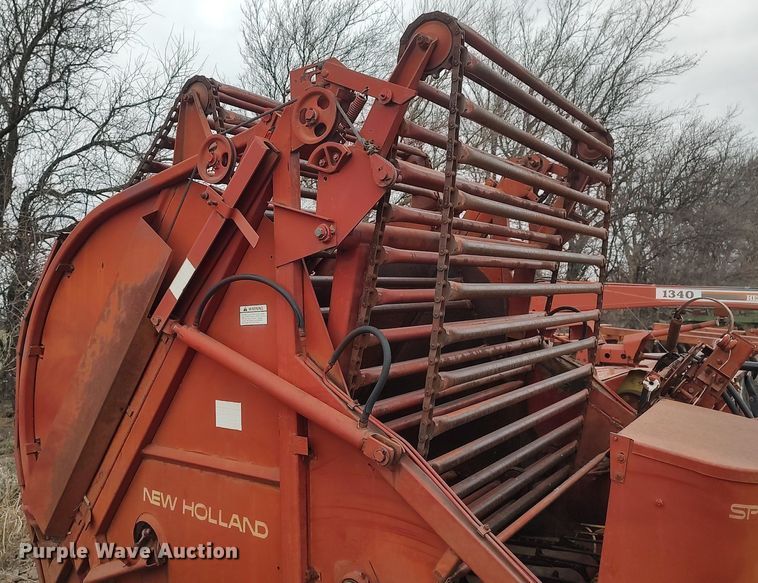 image for item DQ0429 New Holland 850  round baler