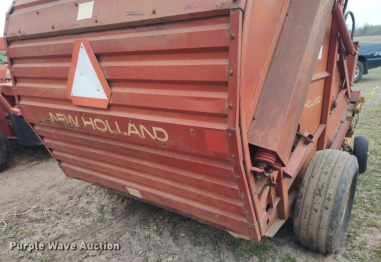 image for item DQ0429 New Holland 850  round baler