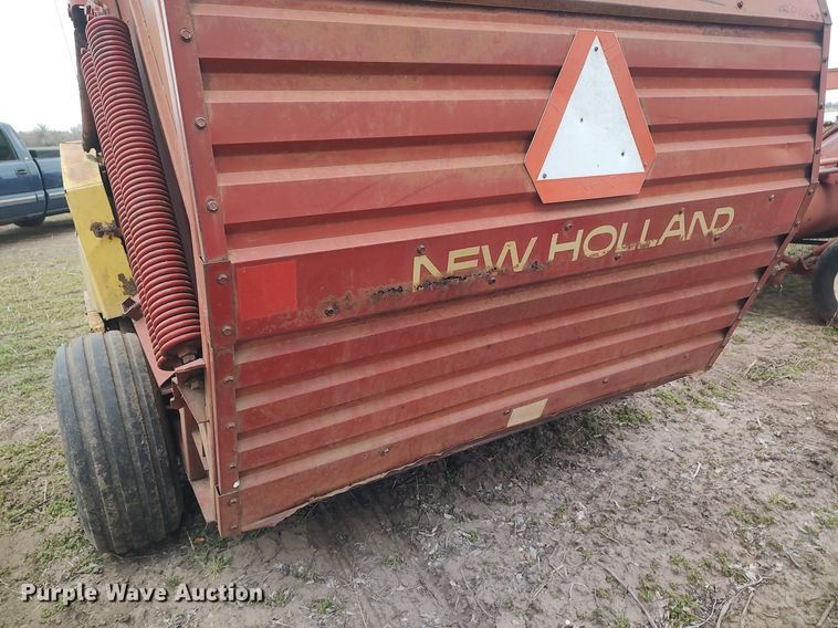 image for item DQ0429 New Holland 850  round baler