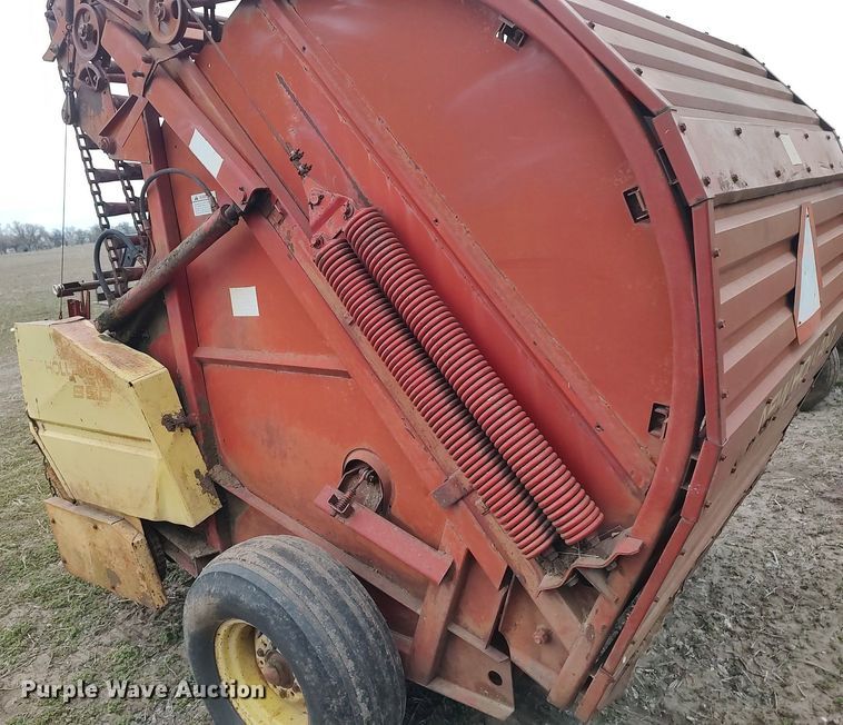 image for item DQ0429 New Holland 850  round baler