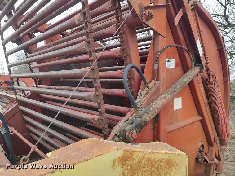 image for item DQ0429 New Holland 850  round baler