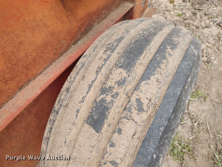 image for item DQ0429 New Holland 850  round baler