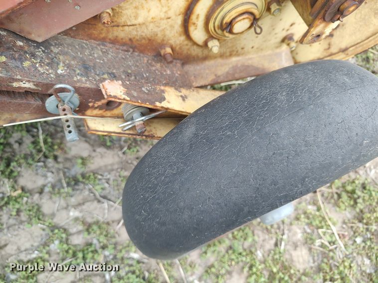 image for item DQ0429 New Holland 850  round baler