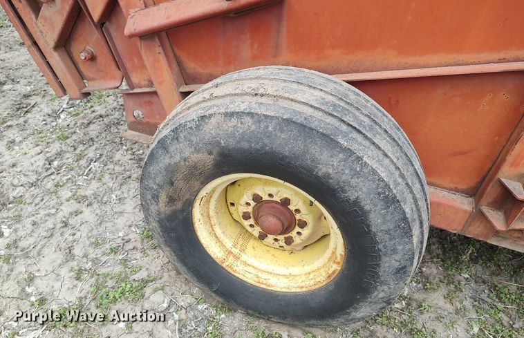 image for item DQ0429 New Holland 850  round baler