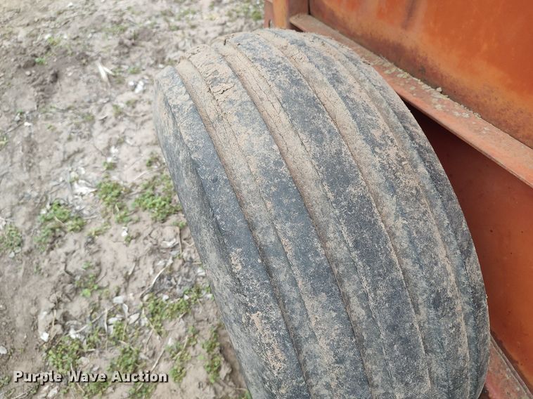 image for item DQ0429 New Holland 850  round baler