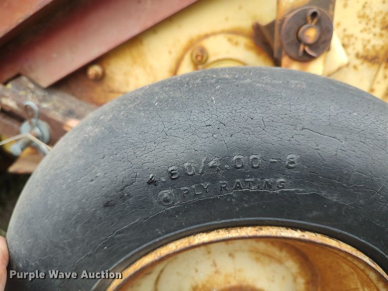 image for item DQ0429 New Holland 850  round baler