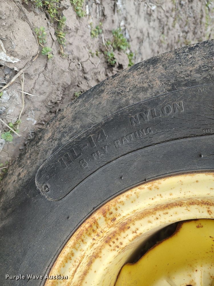 image for item DQ0429 New Holland 850  round baler