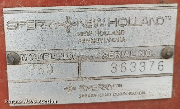 image for item DQ0429 New Holland 850  round baler