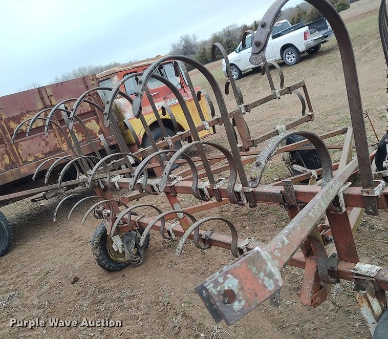 image for item DQ0462 Spring tooth harrow