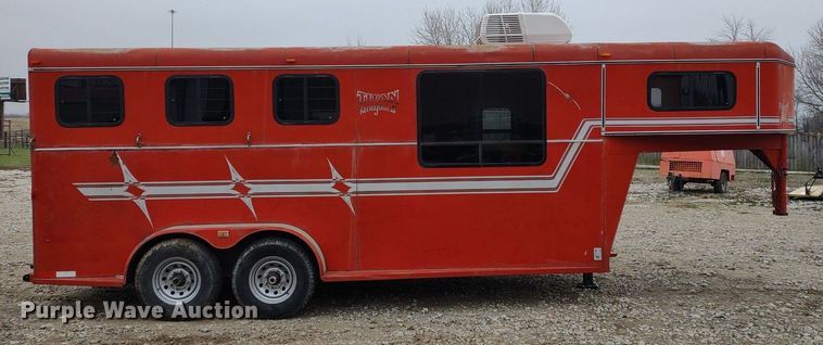 image for item DQ1589 1998 Titan Renegade II  livestock trailer