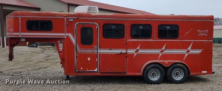 image for item DQ1589 1998 Titan Renegade II  livestock trailer
