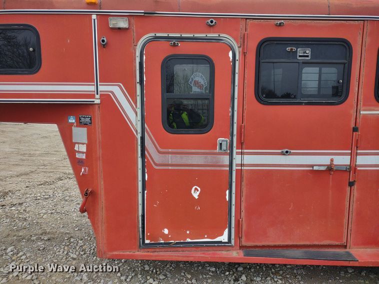 image for item DQ1589 1998 Titan Renegade II  livestock trailer