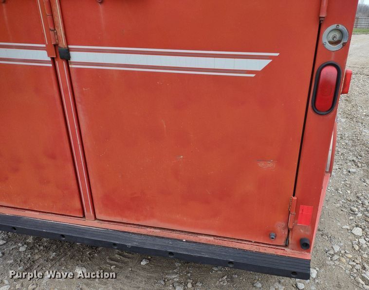 image for item DQ1589 1998 Titan Renegade II  livestock trailer