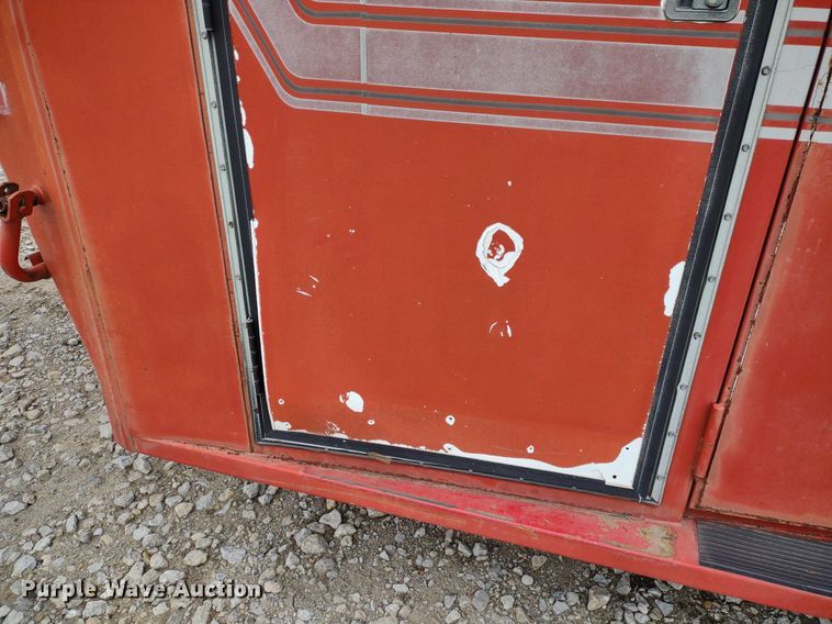 image for item DQ1589 1998 Titan Renegade II  livestock trailer