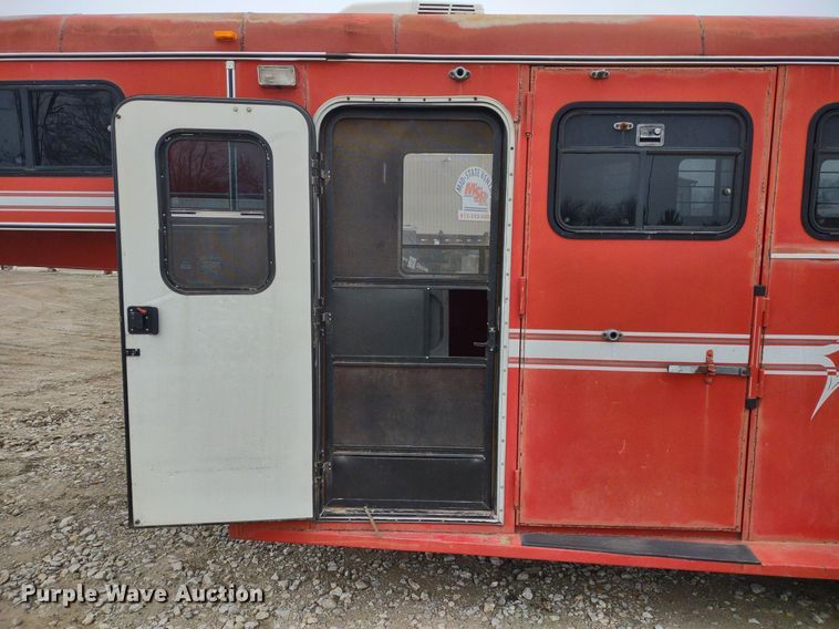 image for item DQ1589 1998 Titan Renegade II  livestock trailer