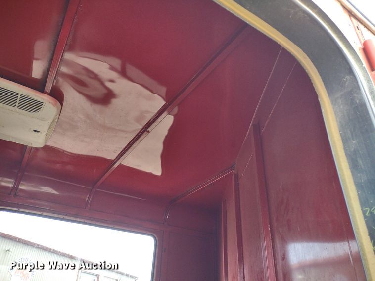 image for item DQ1589 1998 Titan Renegade II  livestock trailer