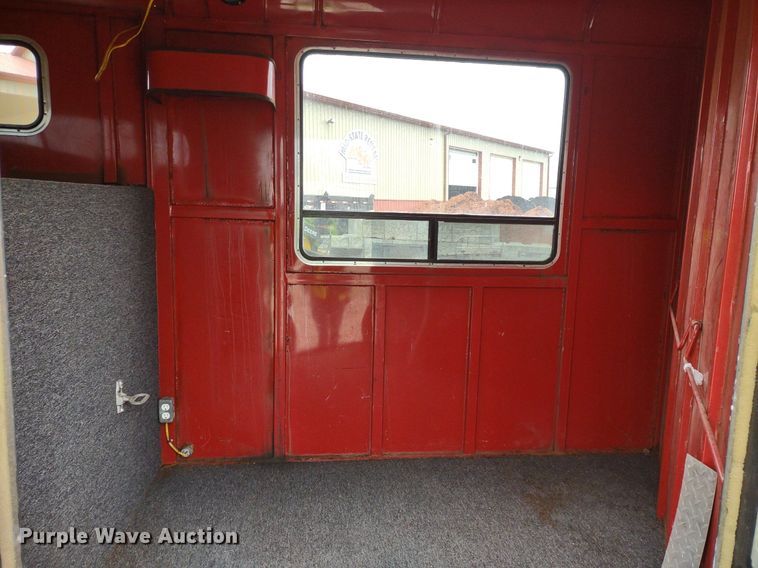 image for item DQ1589 1998 Titan Renegade II  livestock trailer