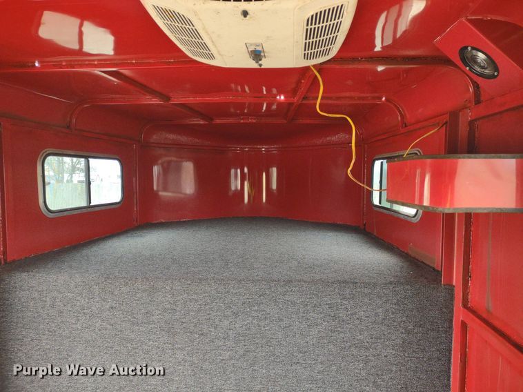 image for item DQ1589 1998 Titan Renegade II  livestock trailer