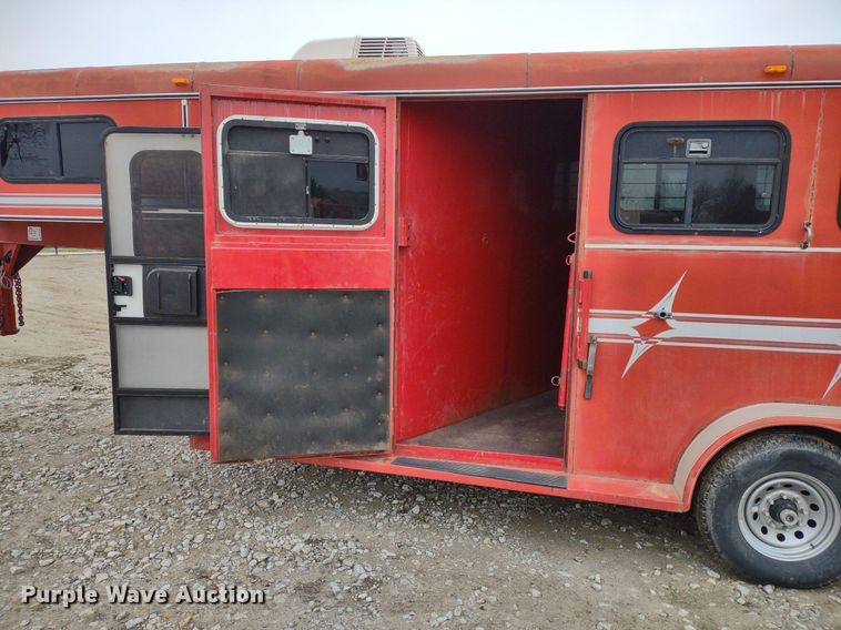 image for item DQ1589 1998 Titan Renegade II  livestock trailer