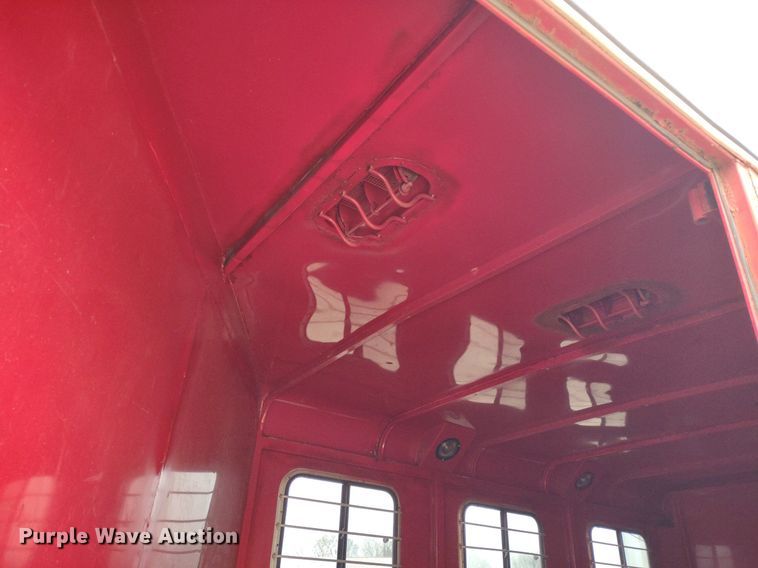 image for item DQ1589 1998 Titan Renegade II  livestock trailer