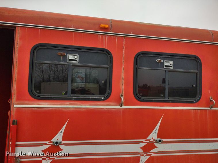 image for item DQ1589 1998 Titan Renegade II  livestock trailer