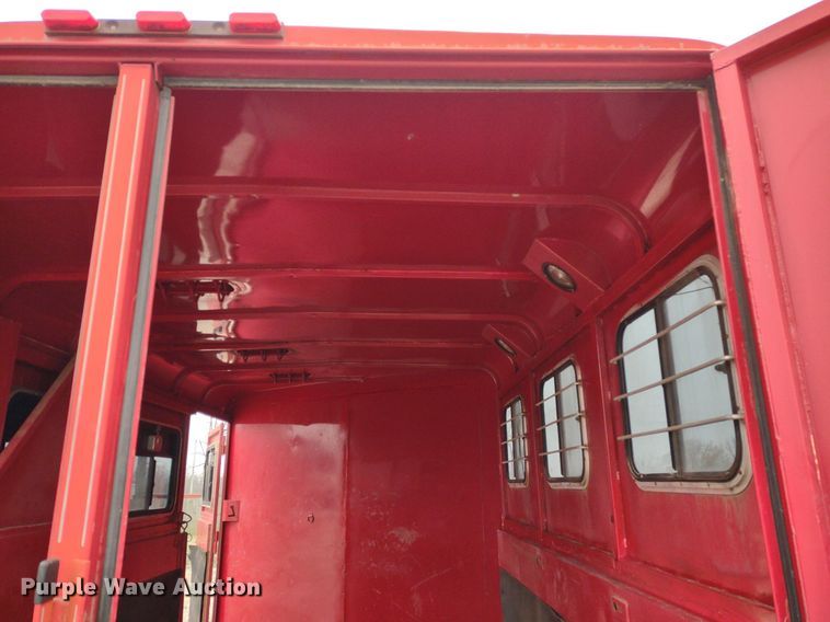 image for item DQ1589 1998 Titan Renegade II  livestock trailer