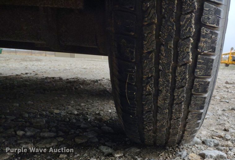 image for item DQ1589 1998 Titan Renegade II  livestock trailer