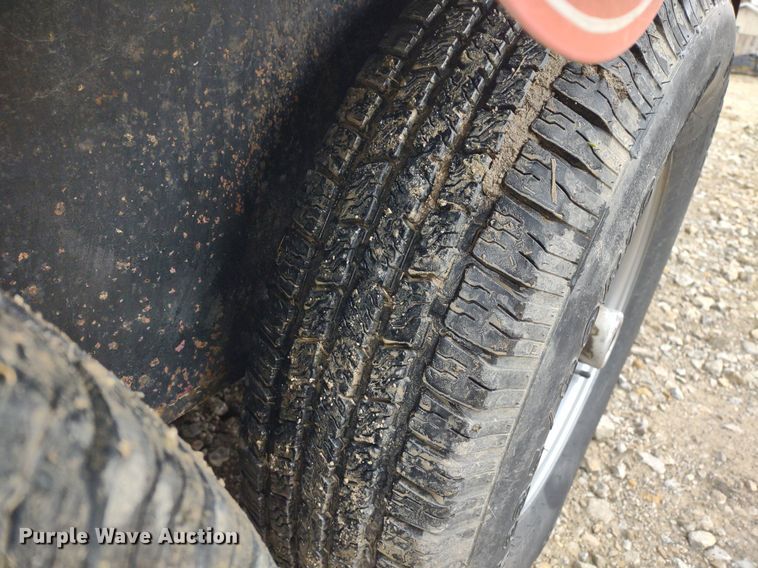 image for item DQ1589 1998 Titan Renegade II  livestock trailer