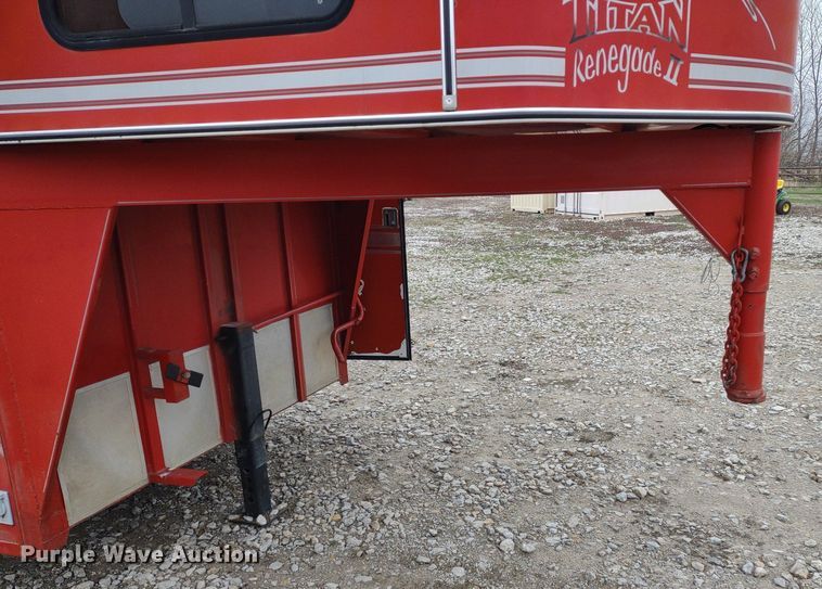 image for item DQ1589 1998 Titan Renegade II  livestock trailer