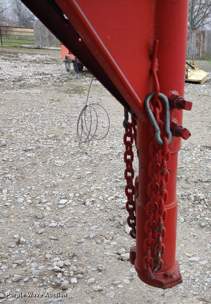 image for item DQ1589 1998 Titan Renegade II  livestock trailer