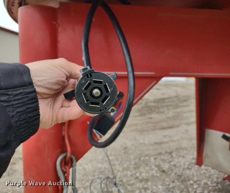 image for item DQ1589 1998 Titan Renegade II  livestock trailer